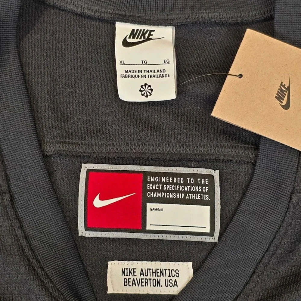 Nike Men's XL‎ Hockey Jersey Black Oversized Long Sleeve V-Neck FB8221-010 NEW